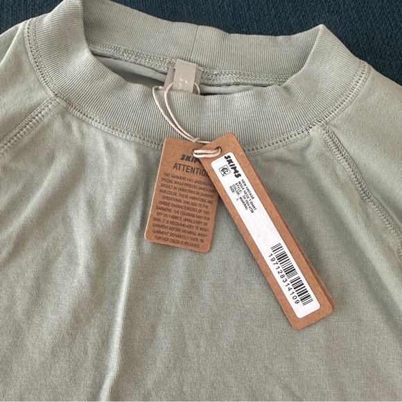 New with tags Skims New Vintage Mock Neck T Shirt Mineral - Picture 3 of 5